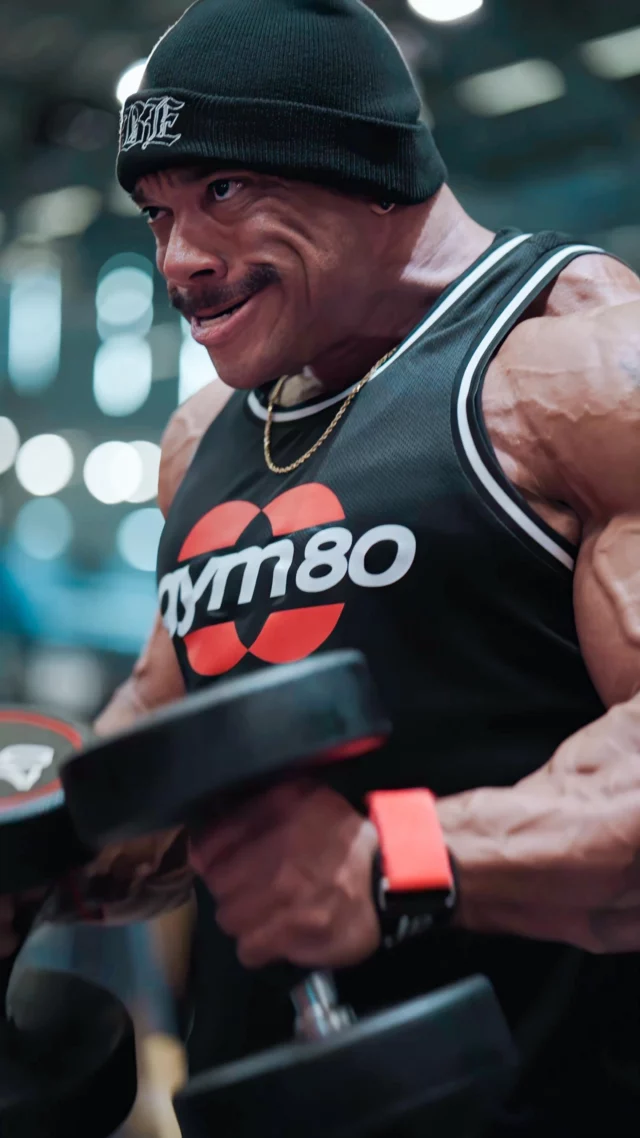 Pumping up with @sergioolivajr 🔥💪🏽

Sergio Oliva Jr. crushed his workout at the gym80 FIBO booth — full focus, full power on #KingOfMachines 💥

#gym80 #MadeInGermany