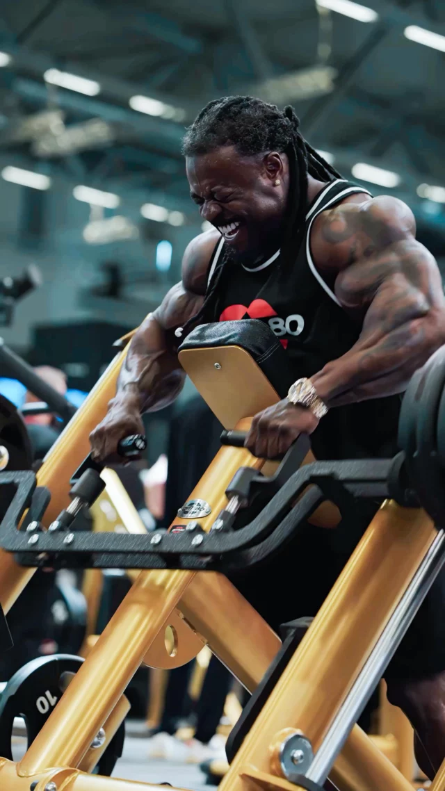 Pumping up with @william_bonac 🔥💪🏽

William Bonac crushed his workout at the gym80 FIBO booth — full focus, full power on #KingOfMachines 💥

#gym80 #MadeInGermany