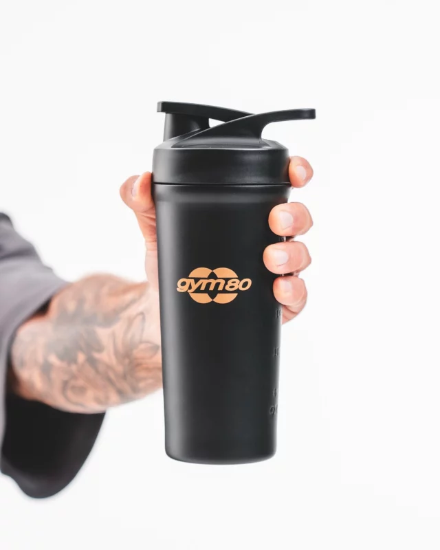 💥 NEW: gym80 Shaker - the only shaker you need 🫱🏼‍🫲🏽

Der neue gym80 Edelstahl-Shaker ist der ideale Begleiter für Gym, Alltag und unterwegs. 💯

Gefertigt aus hochwertigem Edelstahl und veredelt mit dem goldenen PURE KRAFT & gym80 Logo, vereint er kompromisslose Qualität mit einem kraftvollen Look.💥

💧 750 ml Fassungsvermögen
⚙️ Edelstahl-Mischkugel für klumpenfreie Shakes
🧼 Spülmaschinenfest & auslaufsicher

Jetzt bestellen unter ❌ shop.gym80.de ❌ 
Europaweiter Versand 🌍 
⸻

The new gym80 stainless steel shaker is the ideal companion for the gym, everyday life and on the go. 💯

Made from high-quality stainless steel and finished with the golden PURE KRAFT & gym80 logo, it combines uncompromising quality with a powerful look.💥

💧 750 ml capacity
⚙️ Stainless steel mixing ball for lump-free shakes
🧼 Dishwasher-safe & leak-proof

Order now at ❌ shop.gym80.de ❌ 
Europe-wide shipping🌍

#gym80 #KingOfMachines #MadeInGermany #StrengthTraining